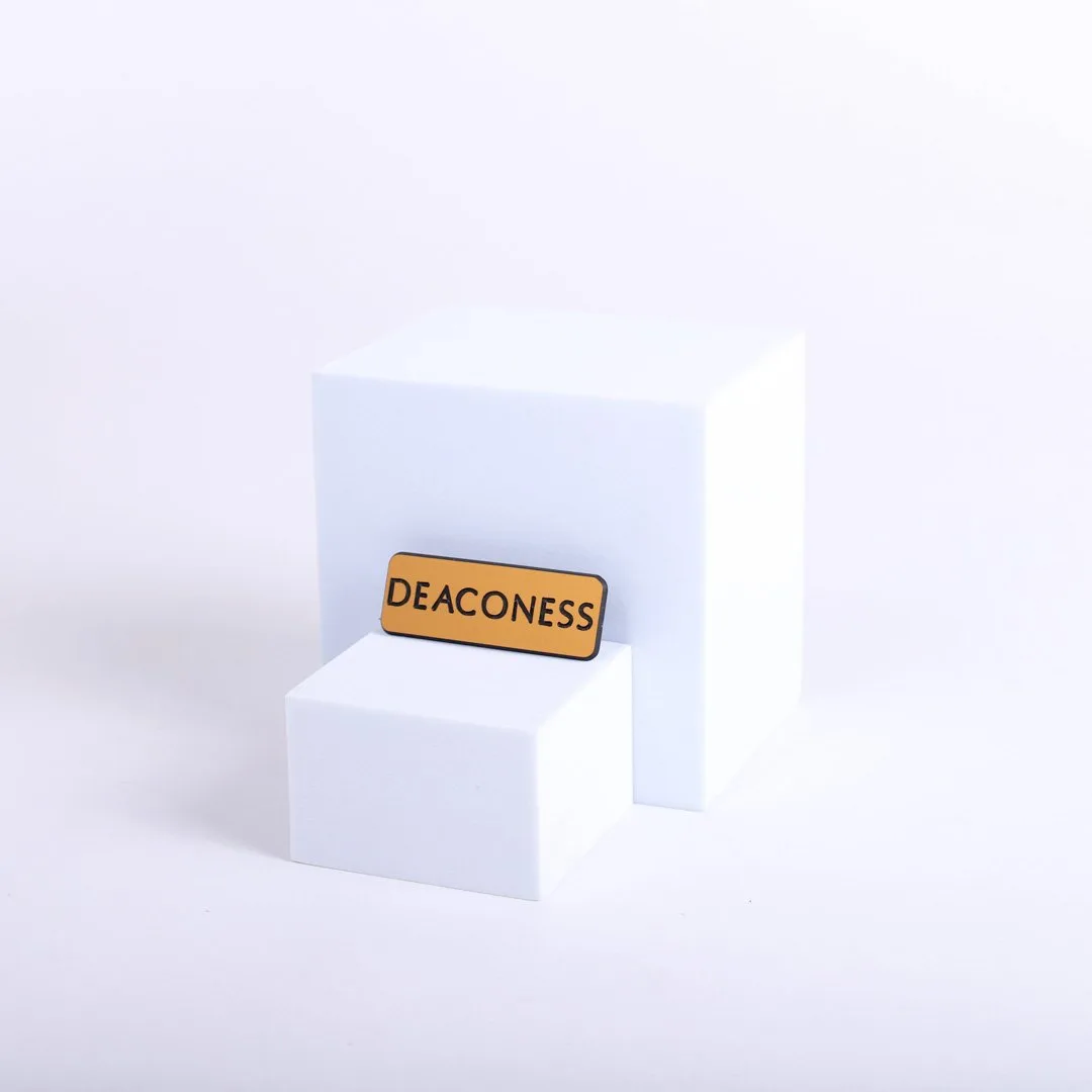 Badge Engraved Contemporary Deaconess Gold Pin - Image 2