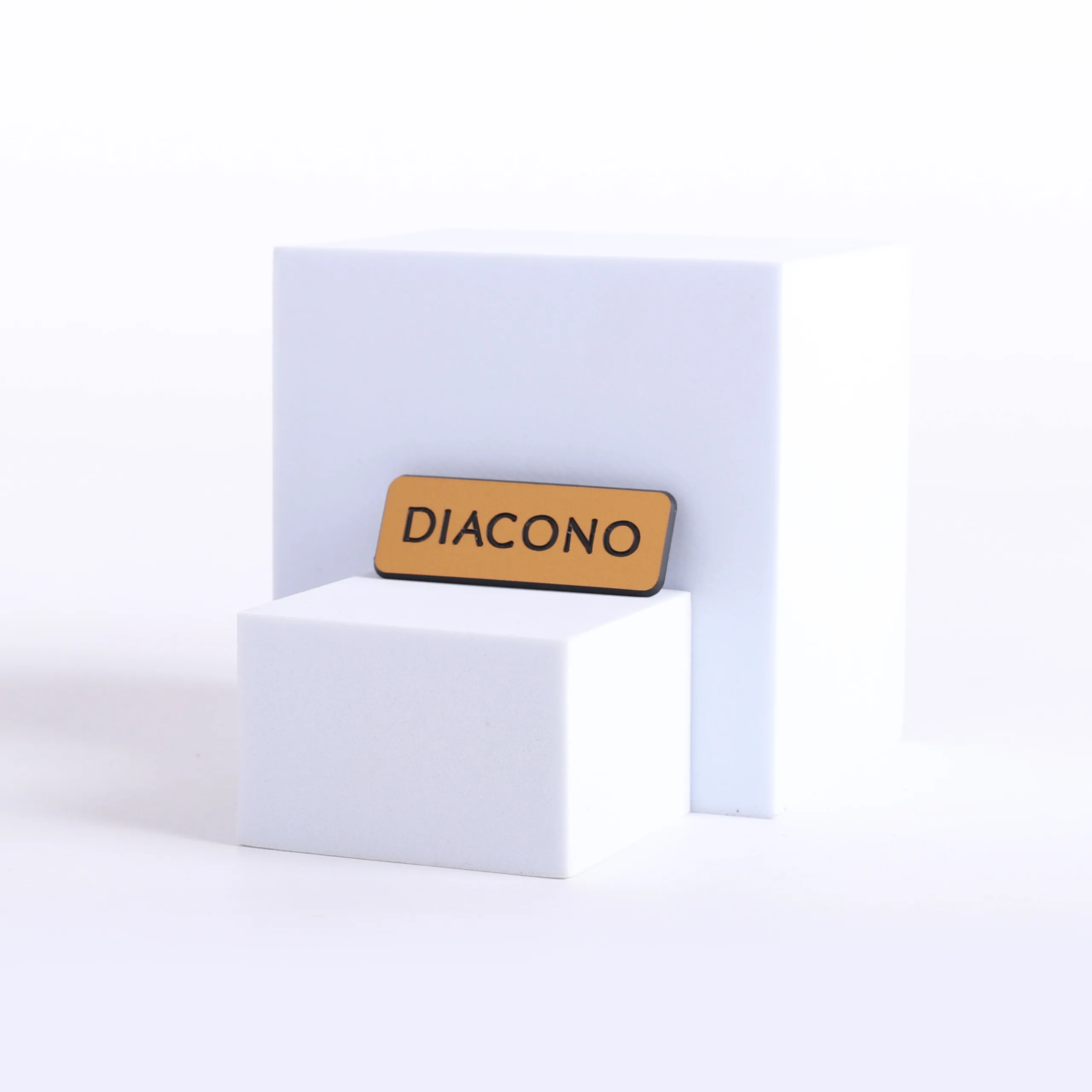 Badge Engraved - Spanish Contemporary Diacono - Gold Magnet