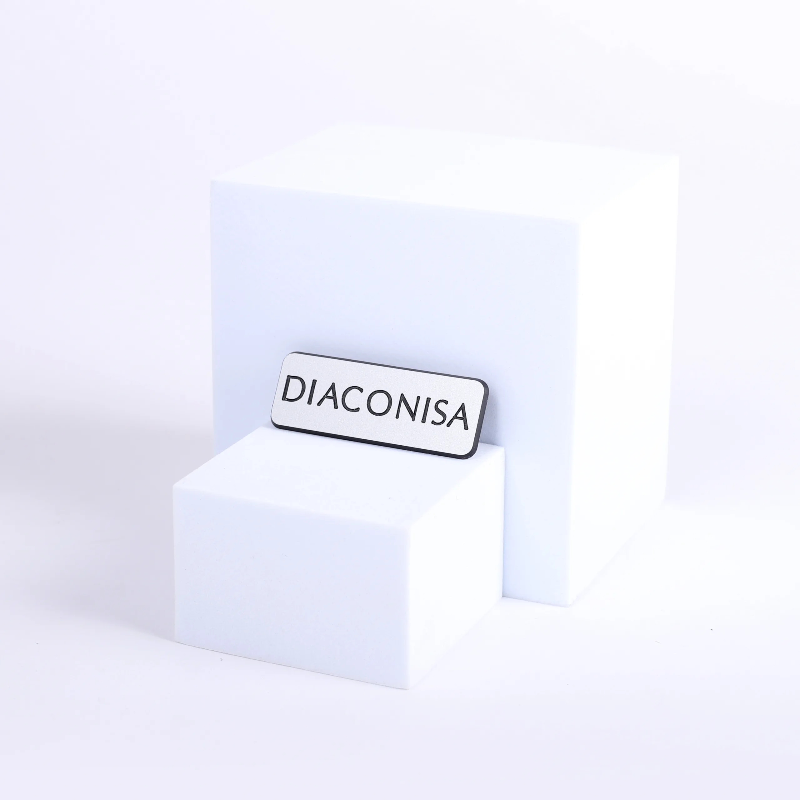 Badge Engraved - Spanish Contemporary Diaconisa - Silver Magnet