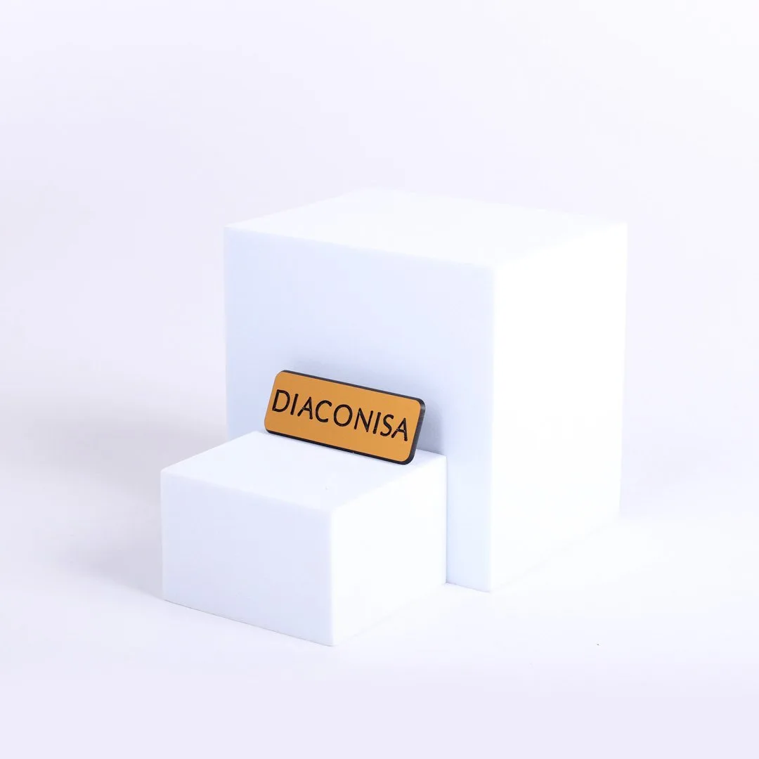 Badge Engraved - Spanish Contemporary Diaconisa - Gold Pin - Image 4
