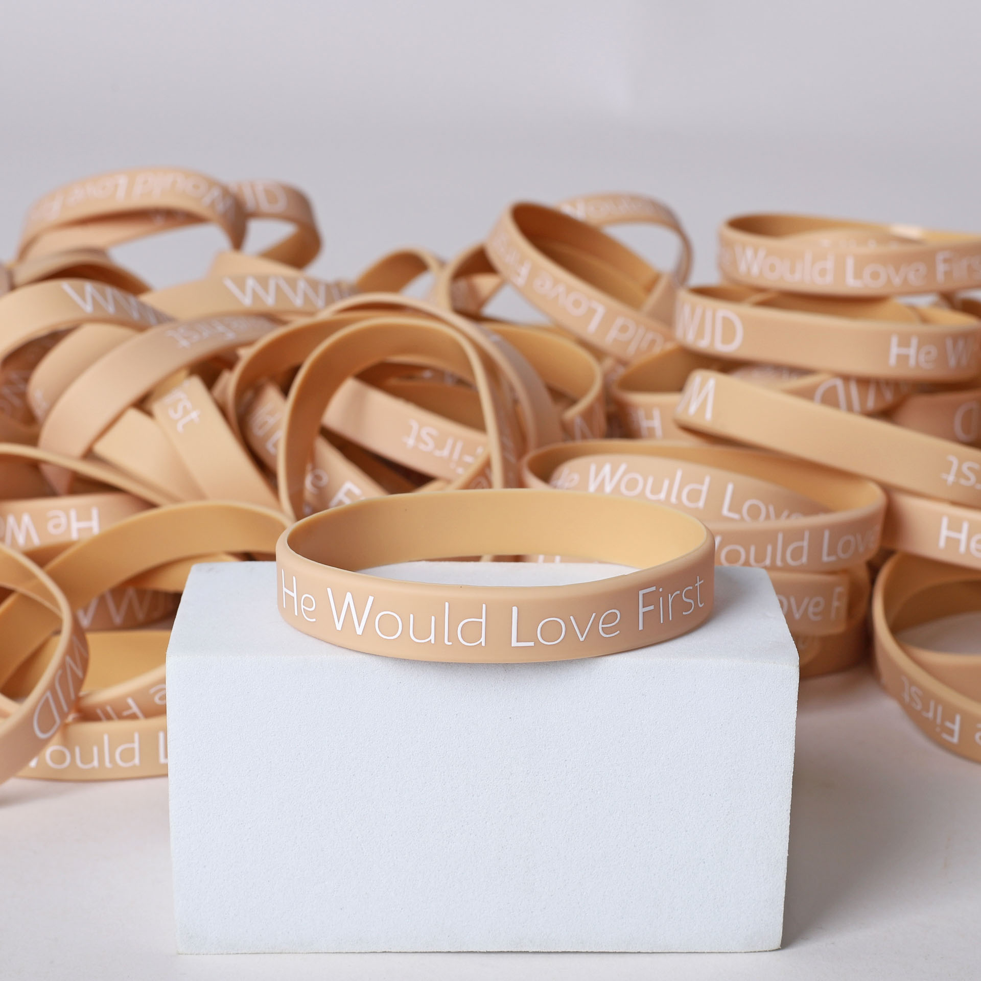 Bracelet Silicone Wwjd He Would Peach Pk100 | Swanson Christian Products