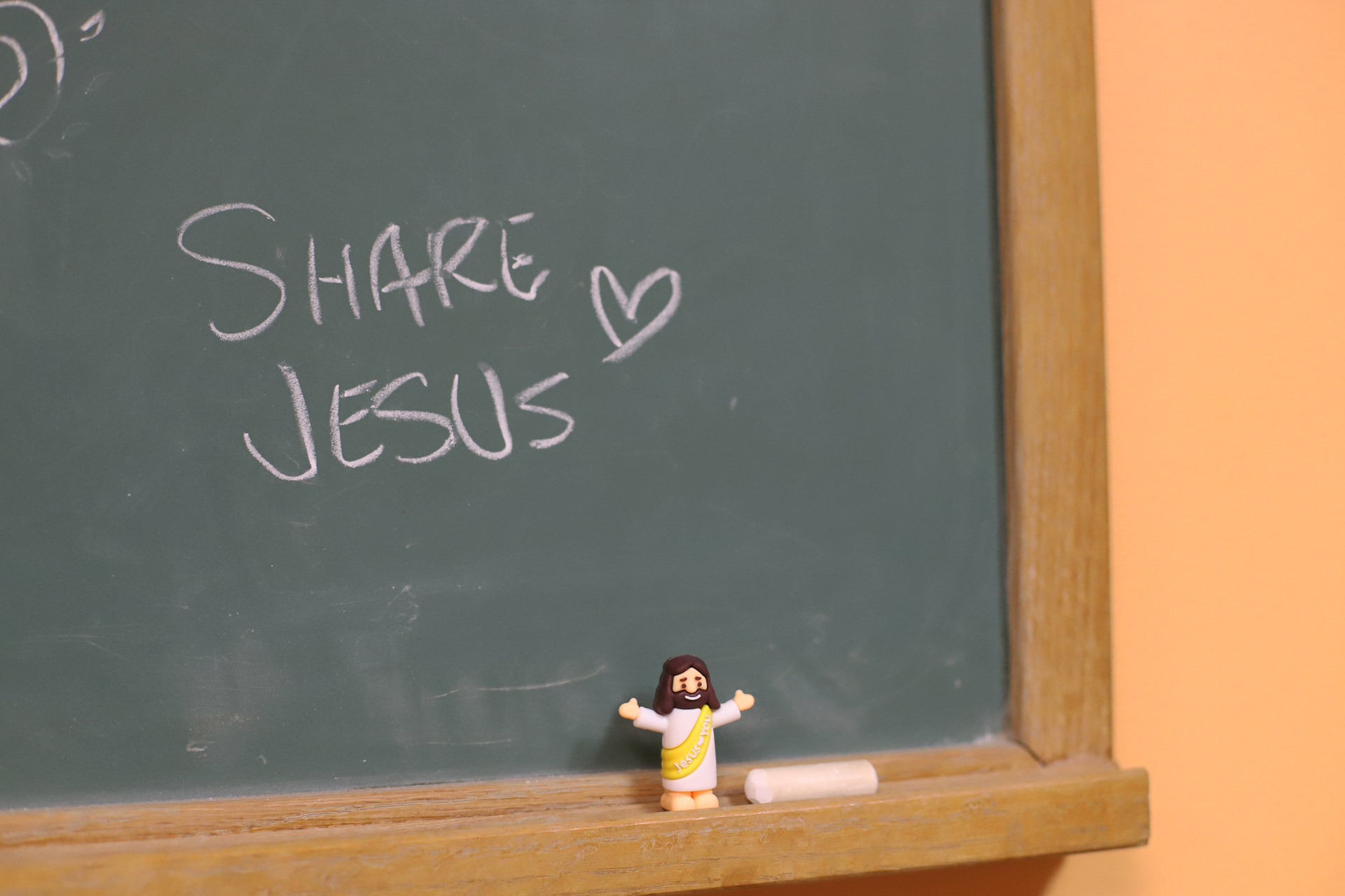 Read more about the article Tiny Hands, Big Mission: Using a Little Jesus Figurine to Teach Kids to Share the Good News at VBS